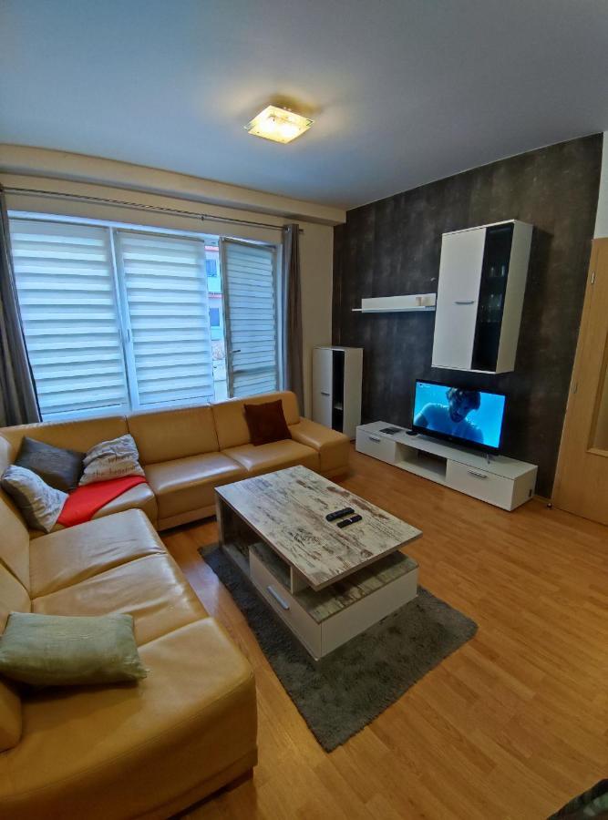 Ferienwohnung Bakosova Prijemny 2 Izbovy Byt V Centre, 24H Self Check-In Banská Bystrica Exterior foto