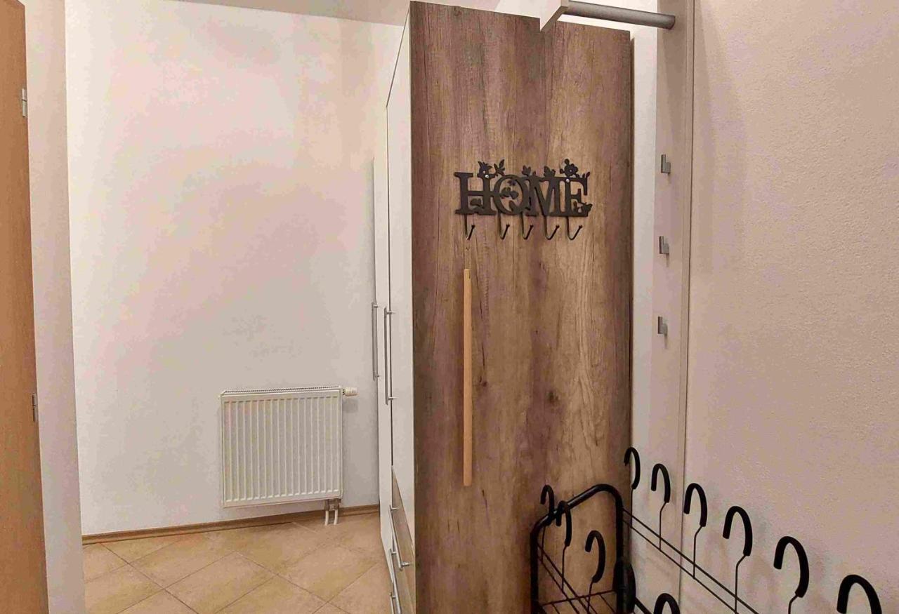 Ferienwohnung Bakosova Prijemny 2 Izbovy Byt V Centre, 24H Self Check-In Banská Bystrica Exterior foto